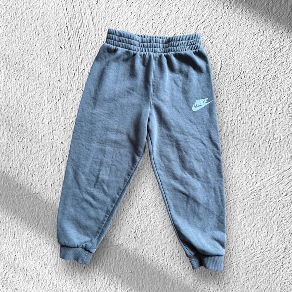 Nike Kids gray Sweatpants - small 5/6